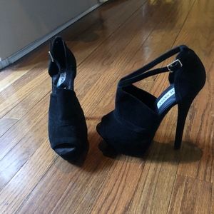 Steve Madden size 6 peep toe